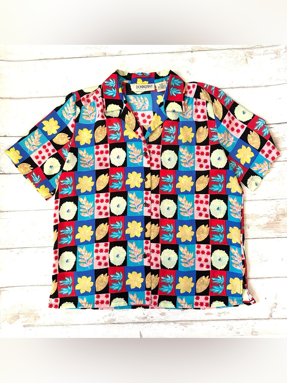 Womenβs L/G Button Up Shirt DonnKenny Classics Fun Leaves Colorful Print Large